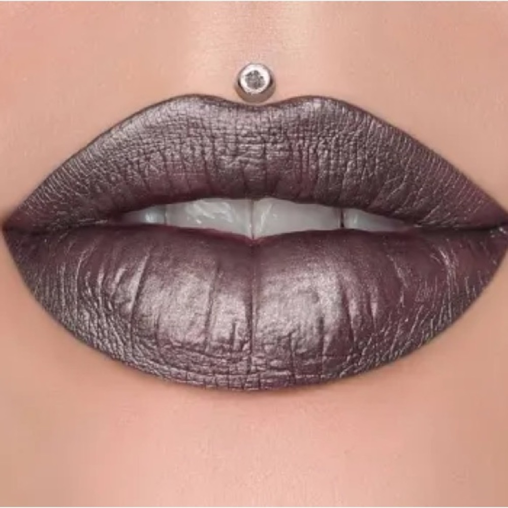 Jeffree Star Velour Liquid Lipstick in “Restraints”